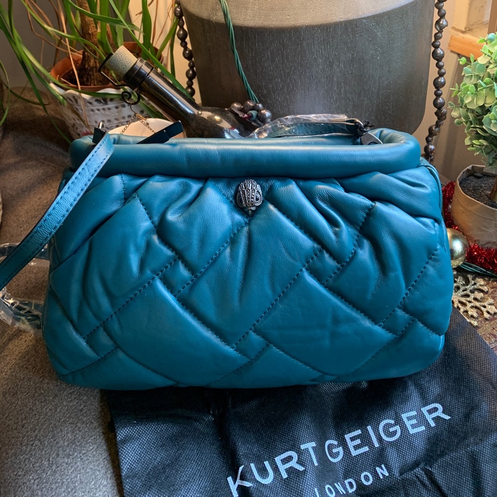 SOLD⛔️Authentic KURT GEIGER LONDON QUILTED LEATHER CONVERTIBLE TOP ZIP CLUTCH - Picture 2 of 16